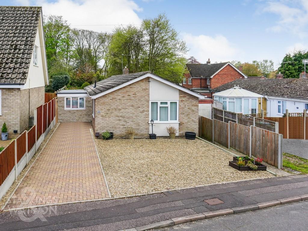 Manor Ridge, Blofield, Norwich 3 bed detached bungalow for sale £335,000