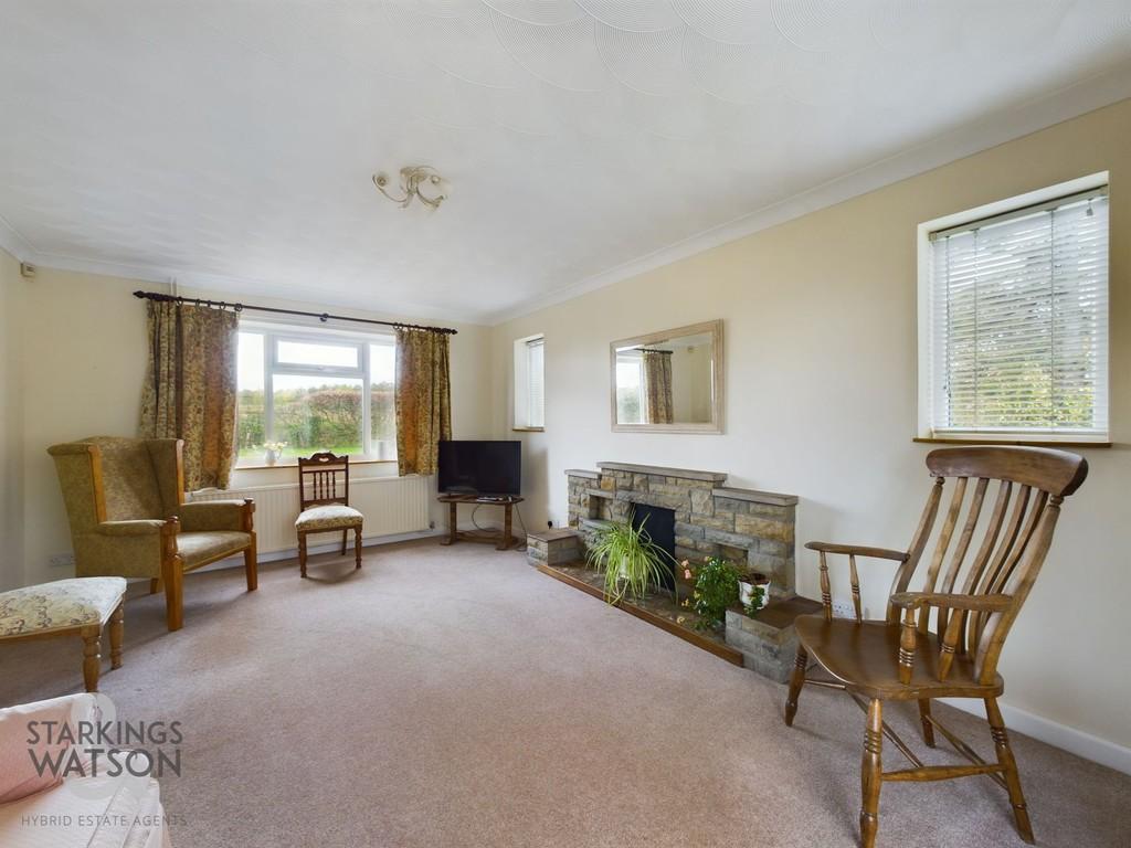 Norton Road, Loddon, Norwich 3 bed detached house £1,400 pcm (£323 pw)