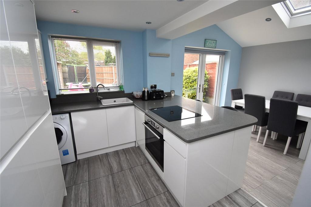 Manor Park, Houghton Regis, Bedfordshire, Bedfordshire, LU5 2 bed end