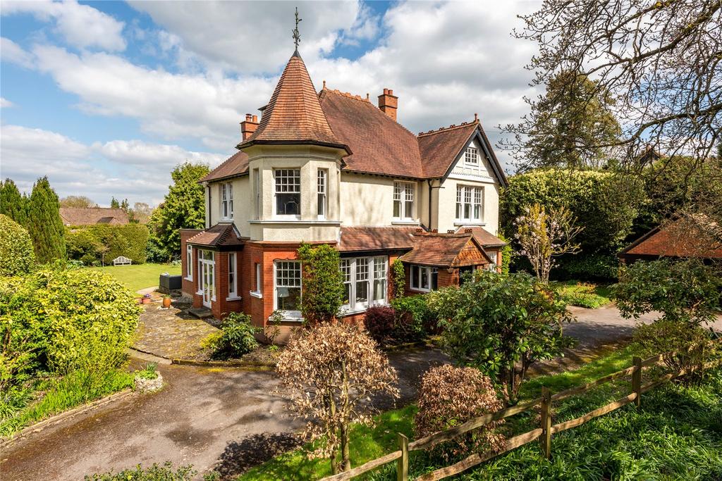 Dorking Road, Tadworth, Surrey, KT20 5 bed detached house for sale £