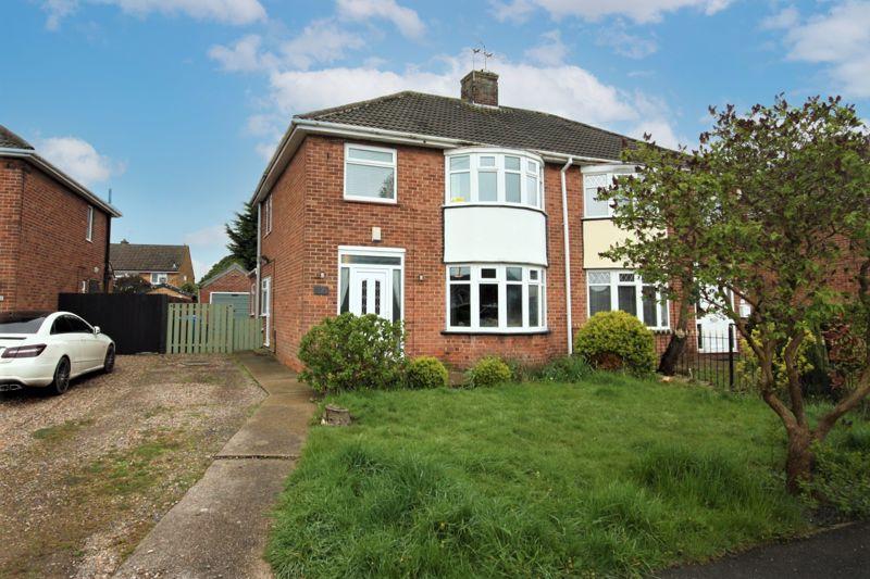 Belvedere Drive, Bilton, Hull, HU11 3 bed semidetached house £195,000