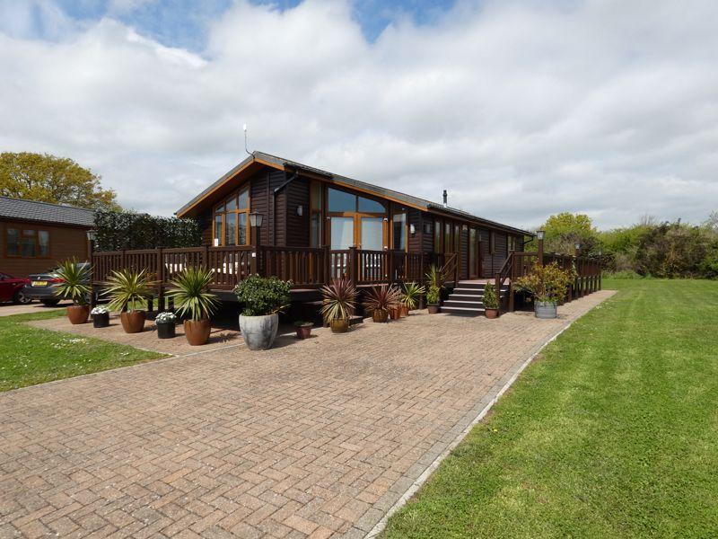 Seaview Avenue, West Mersea 2 bed apartment £115,000