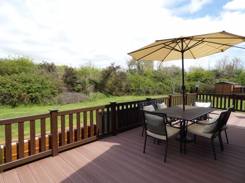 Seaview Avenue, West Mersea 2 bed apartment £115,000