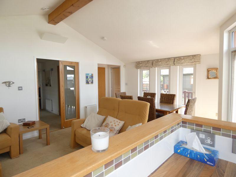Seaview Avenue, West Mersea 2 bed apartment £115,000