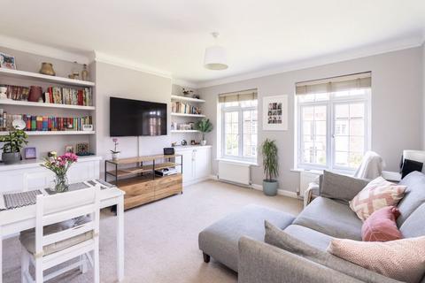 2 bedroom apartment for sale, Rythe Court, Portsmouth Road, Thames Ditton, KT7