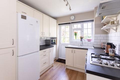 2 bedroom apartment for sale, Rythe Court, Portsmouth Road, Thames Ditton, KT7