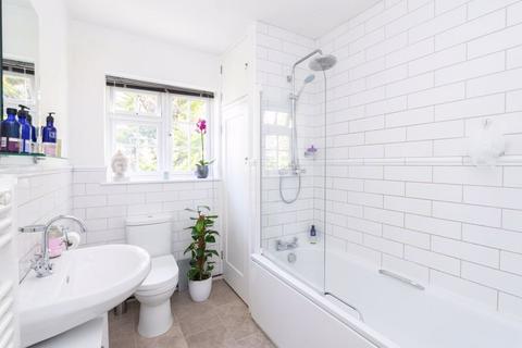 2 bedroom apartment for sale, Rythe Court, Portsmouth Road, Thames Ditton, KT7