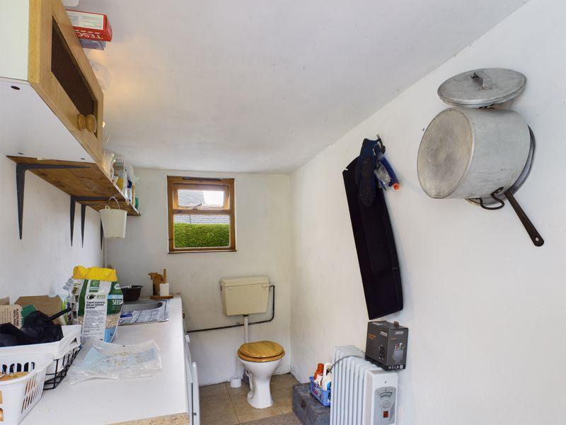 Utility/boot room/WC