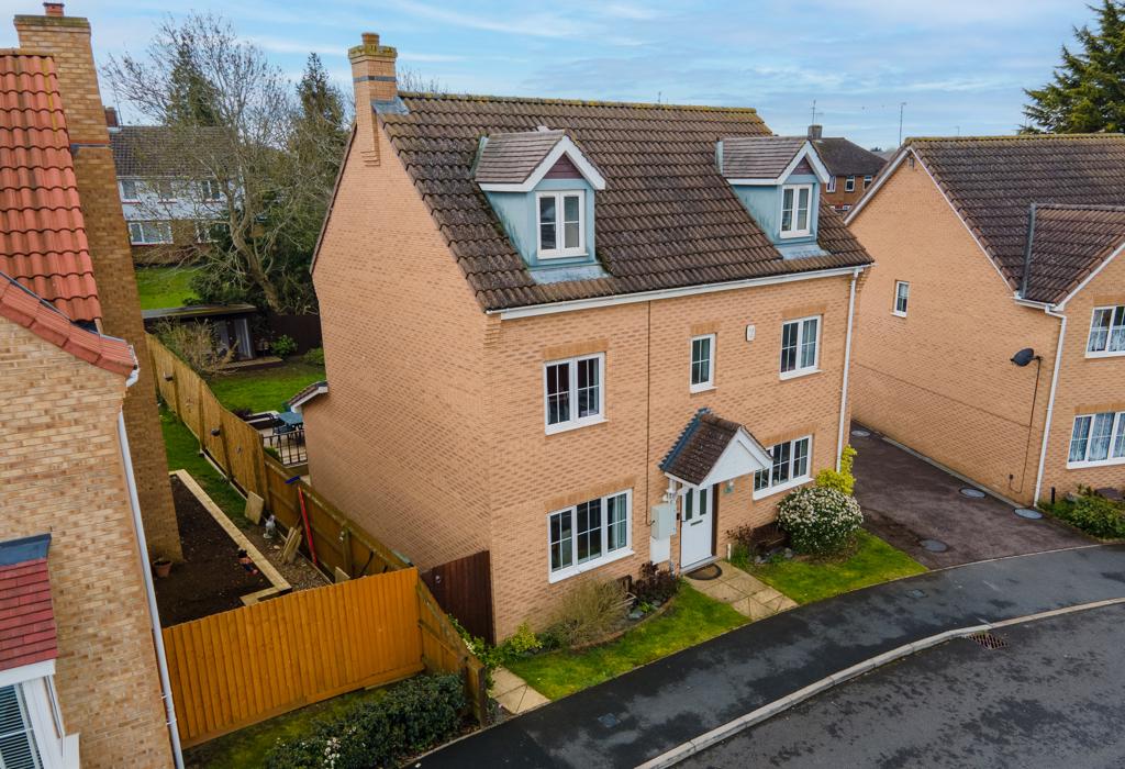 Parsonage Way, Rushden, Northamptonshire 5 bed detached house for sale