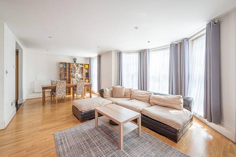 2 bedroom flat for sale, Royal Drive, Friern Barnet, London, N11