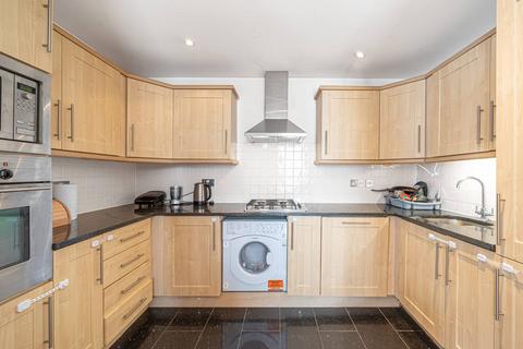 2 bedroom flat for sale, Royal Drive, Friern Barnet, London, N11
