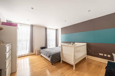 2 bedroom flat for sale, Royal Drive, Friern Barnet, London, N11