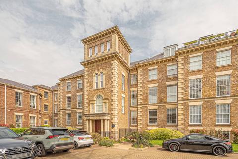 2 bedroom flat for sale, Royal Drive, Friern Barnet, London, N11