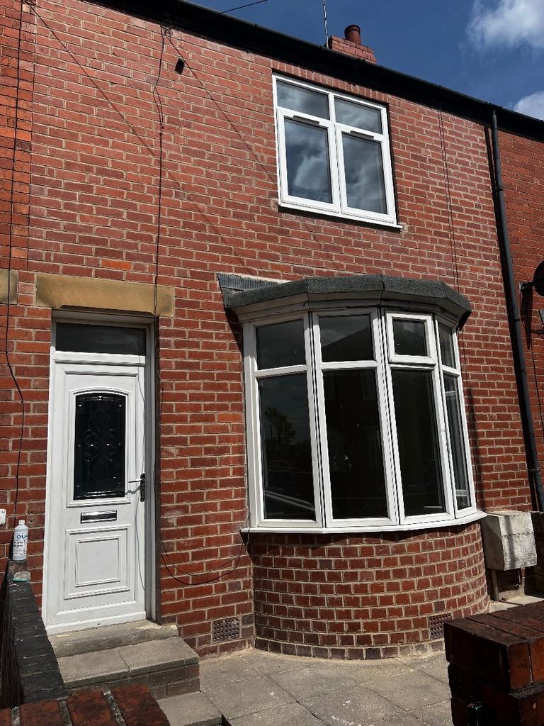 Wellington Grove, Doncaster 2 bed terraced house £650 pcm (£150 pw)