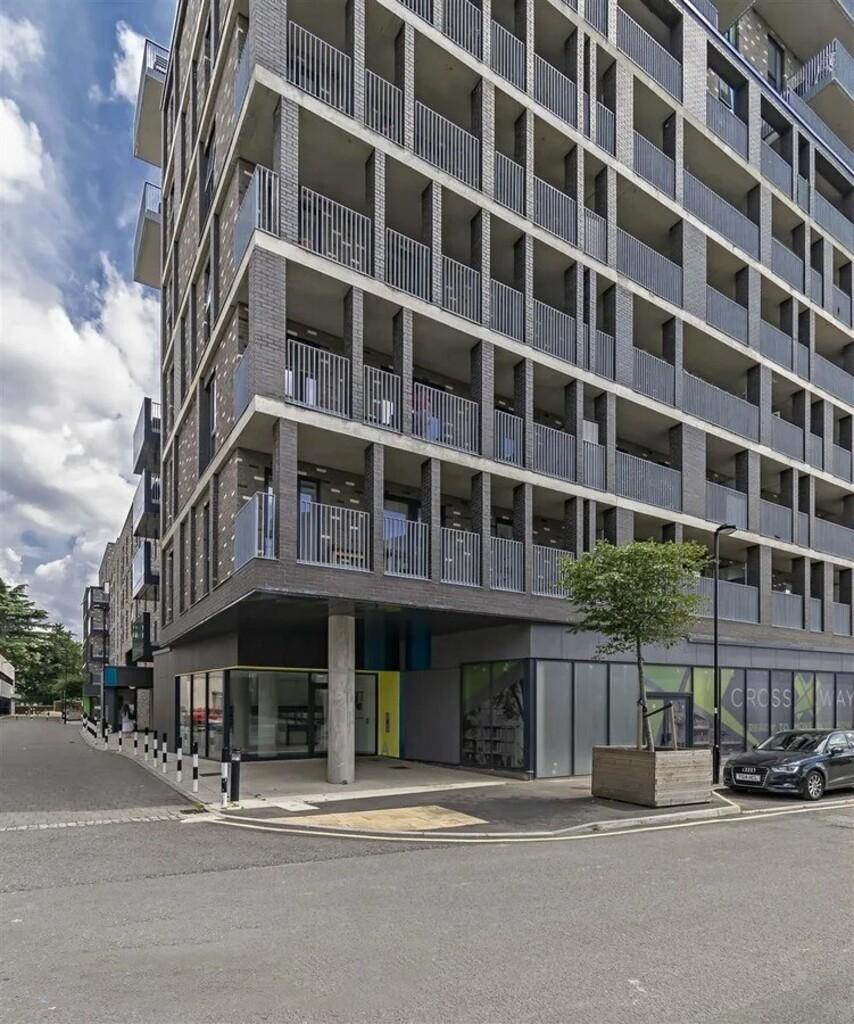 Crossways,Windsor Road,Slough,SL1 2 bed apartment £1,500 pcm (£346 pw)