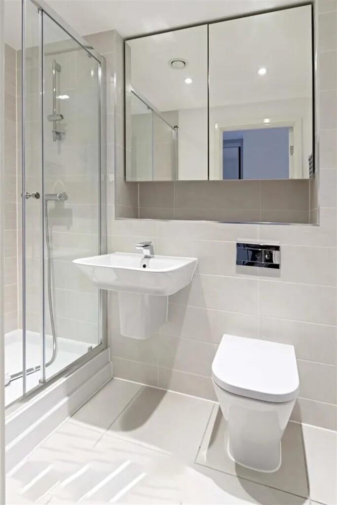 Bathroom...jpeg