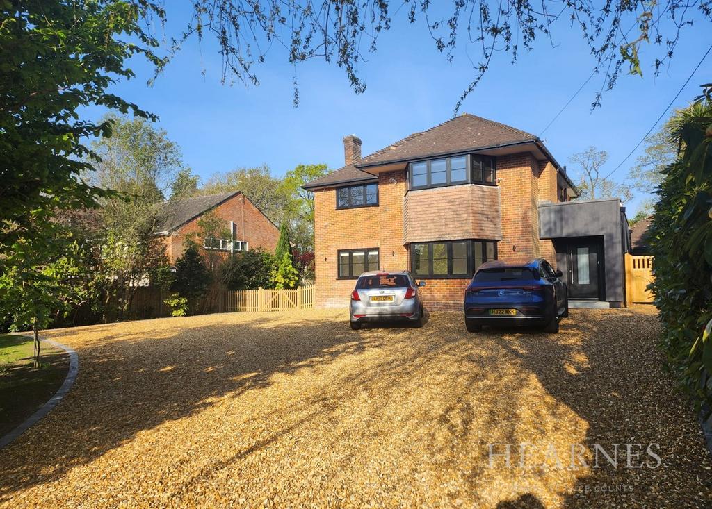 Chine Walk, West Parley, Ferndown, BH22 4 bed detached house £1,350,000