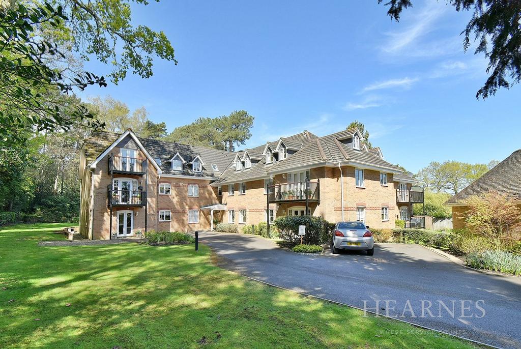 West Moors Road, Ferndown, BH22 2 bed apartment for sale £319,950