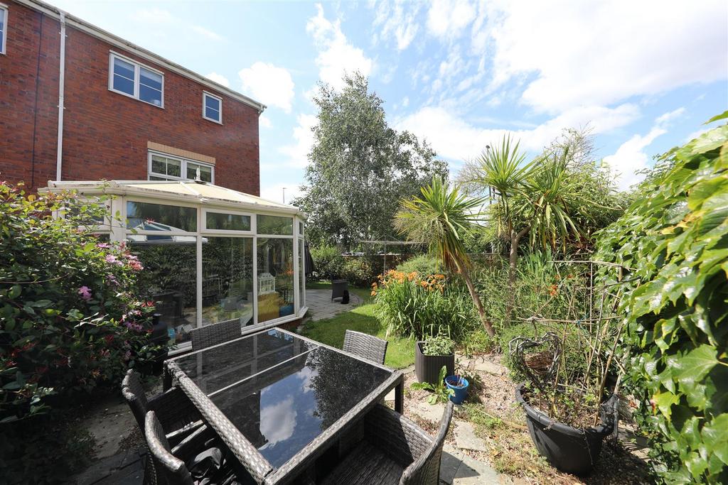 The Willows, Hull 3 bed end of terrace house for sale £200,000