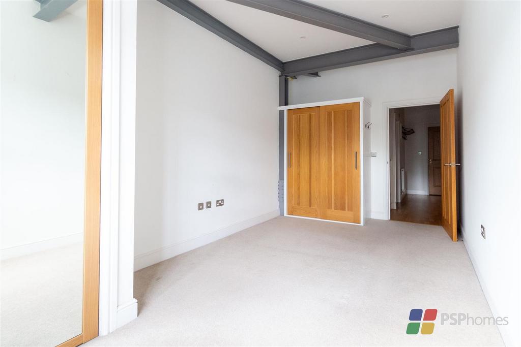 Boltro Road, Haywards Heath 1 bed flat £240,000