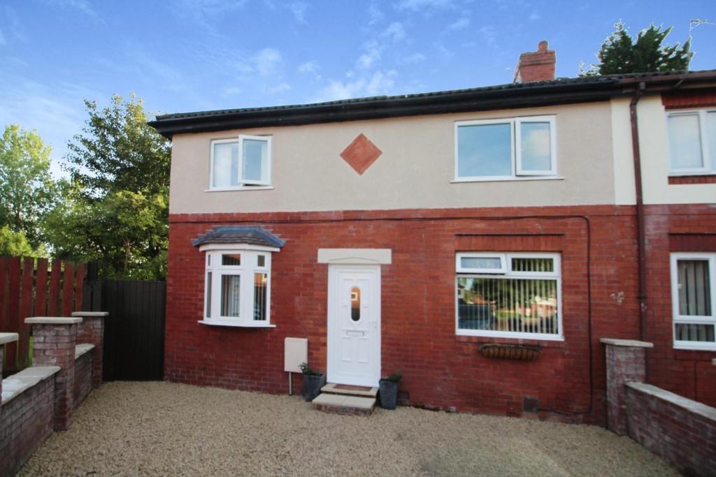 Weldon Crescent, Stockport 4 bed semidetached house for sale £260,000