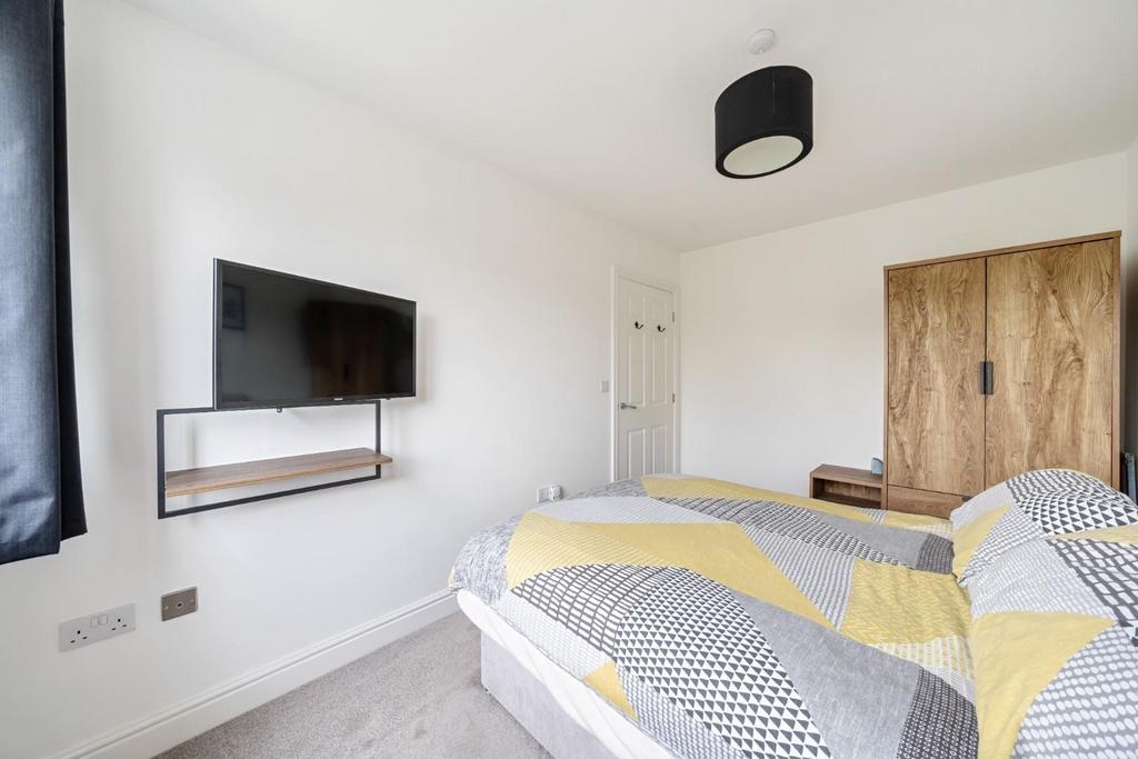 Bedroom (3).jpg