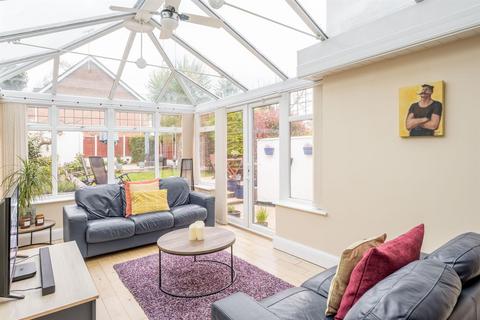 164 Barrs Road, Cradley Heath, B64 7EX