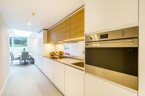 47a Winchester Avenue, London, NW6 7TT