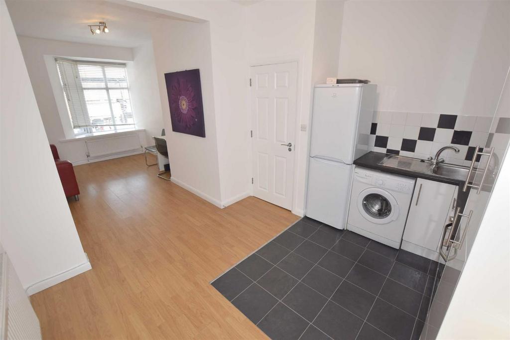 The Broadway, Mill Hill 1 bed flat £1,250 pcm (£288 pw)