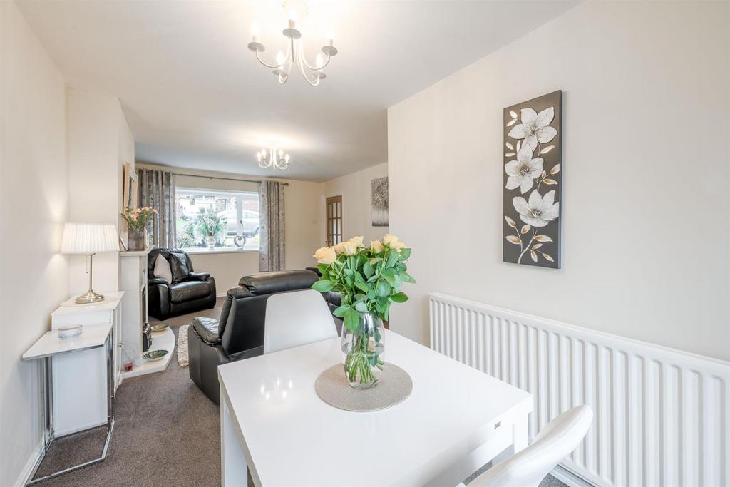 Hamilton Drive, Stourbridge, DY8 5EX 3 bed detached house for sale £