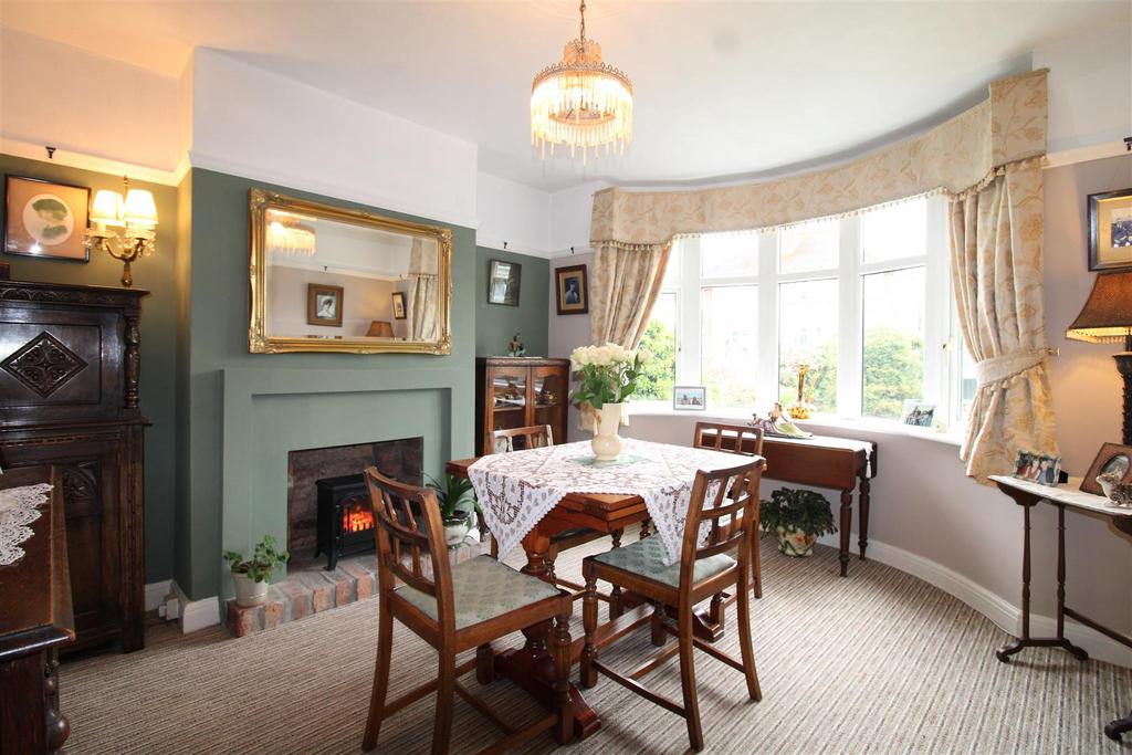 Gilbanks Road, Wollaston, Stourbridge 3 bed detached house for sale £