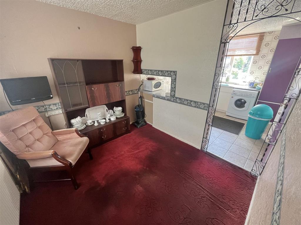 Chepstow Avenue, Sale 3 bed terraced house £250,000
