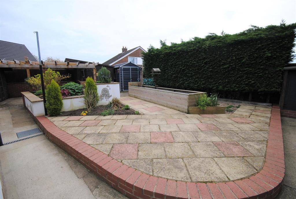 40brigshawdrivegarden2.JPG
