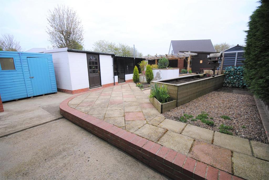 40brigshawdrivegarden3.JPG