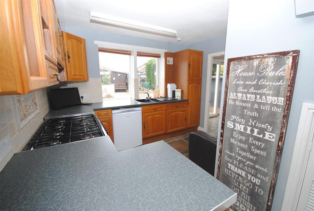 40brigshawdkitchen2.JPG