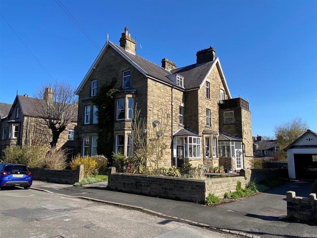15 Compton Road, Buxton 3 bed duplex £210,000