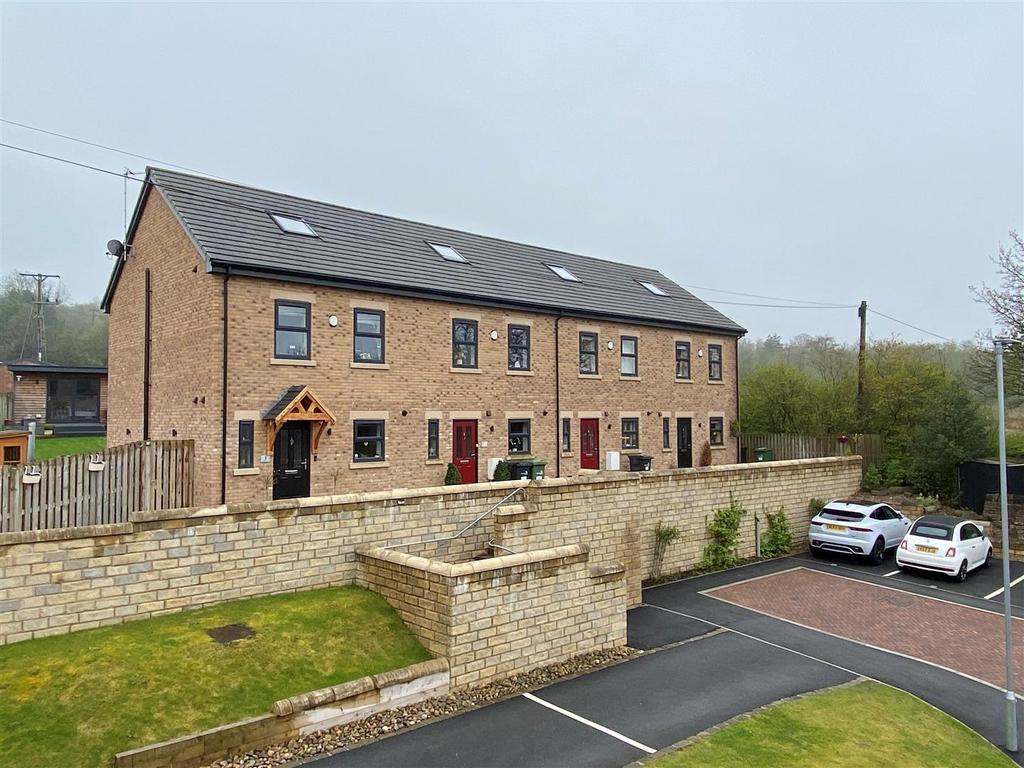 Kinder View Close, Newtown Disley, Stockport 3 bed townhouse for sale