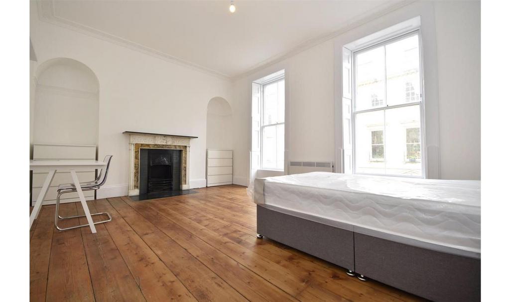 Rivers Street, Bath BA1 6 bed house £4,800 pcm (£1,108 pw)