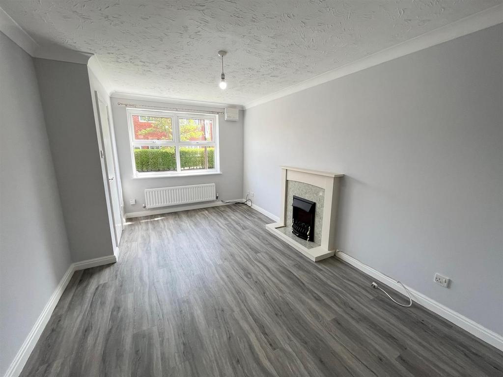 Rumbush Lane, Dickens Heath, Shirley... 2 bed house £1,050 pcm (£242 pw)