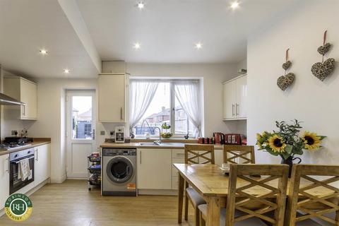 14 Sledmere Road, Doncaster, DN5 8SE