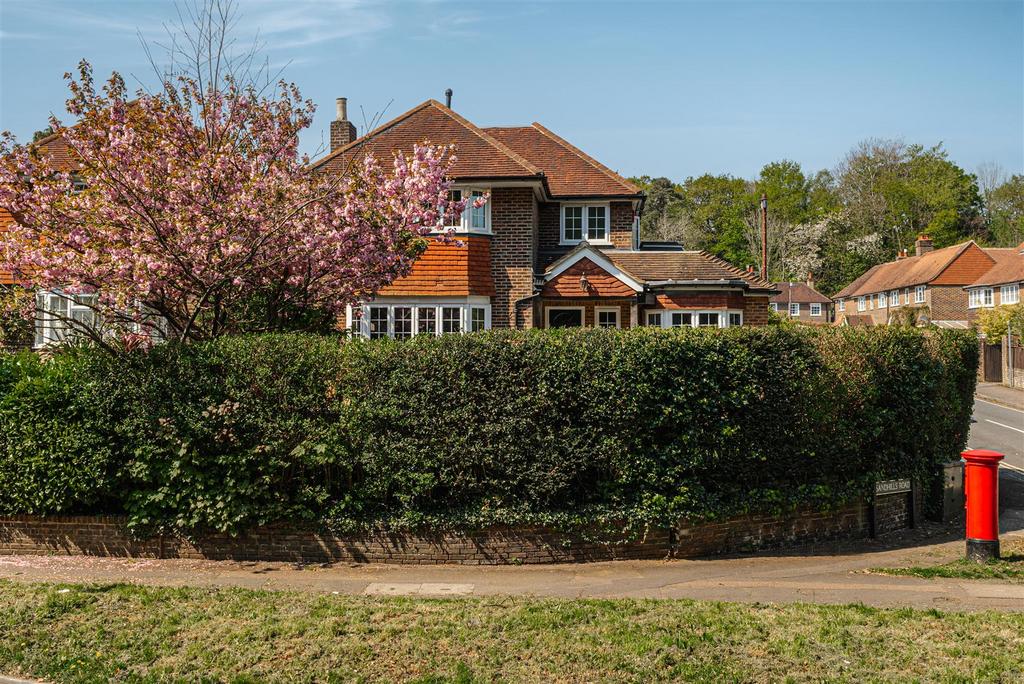 Park Lane East, Reigate 4 bed detached house for sale £1,100,000