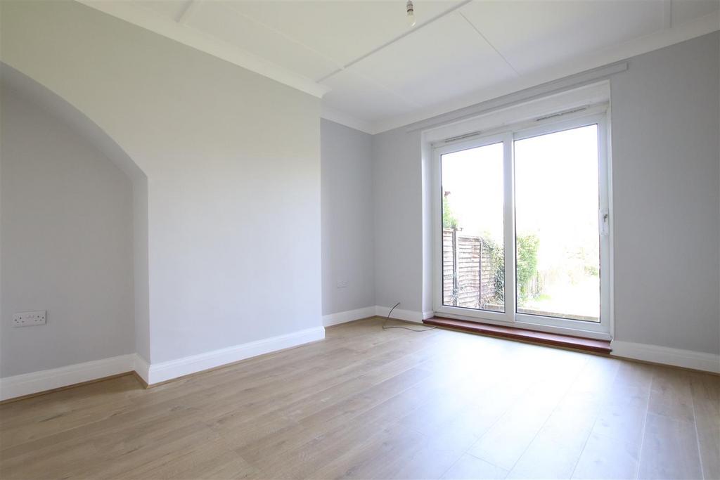 Greencourt Drive, Bognor Regis 3 bed semidetached house £1,500 pcm