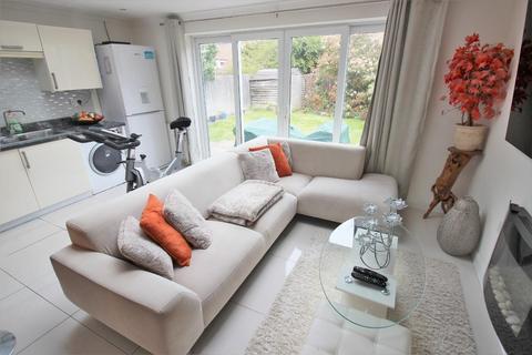 3 bedroom house for sale - Turnbury Close, London