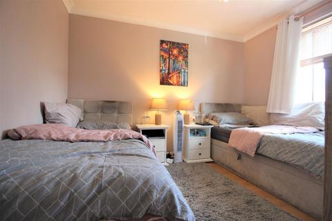 1 Turnbury Close, London, SE28 8QP