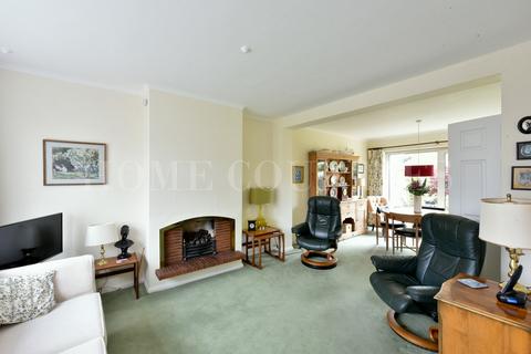 16 Causeway Close, Potters Bar, EN6 5HW