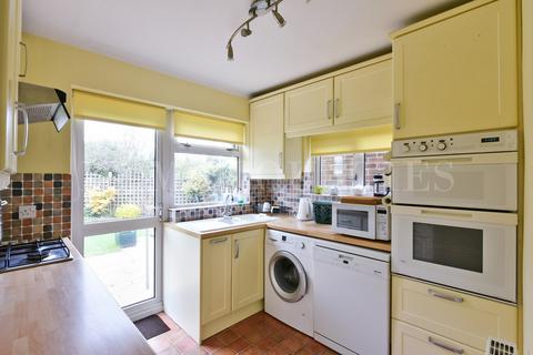 16 Causeway Close, Potters Bar, EN6 5HW