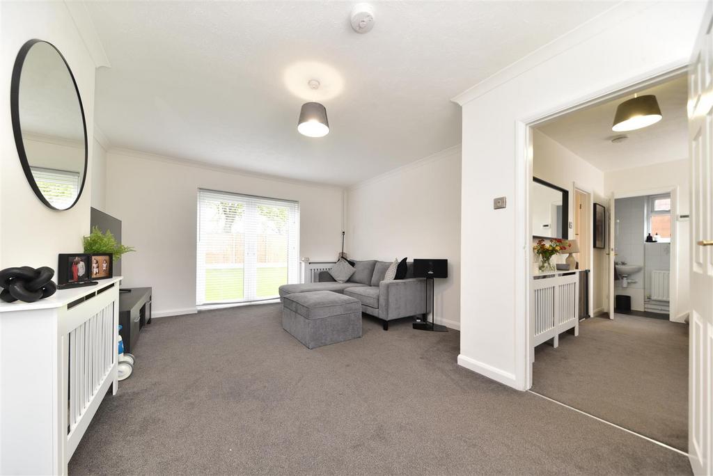 Symonds Green Road, Stevenage 3 bed semidetached house £465,000