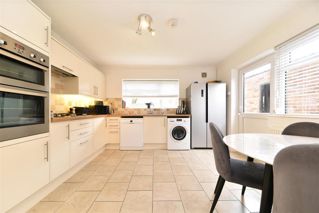 Symonds Green Road, Stevenage 3 bed semidetached house £465,000