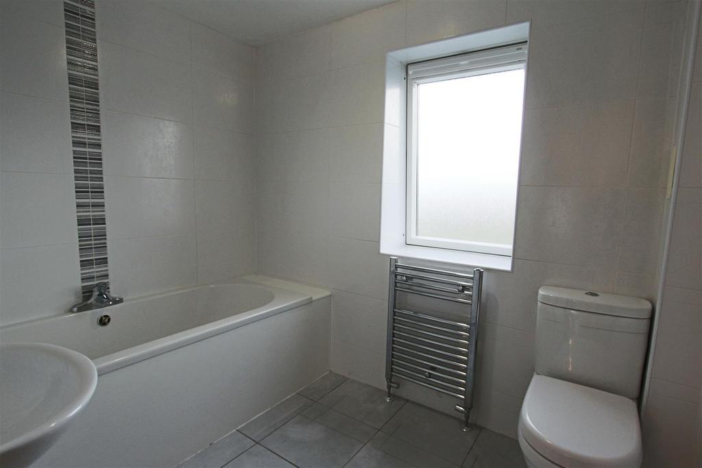 Oakfield Street, Kelty 2 bed semidetached house £675 pcm (£156 pw)