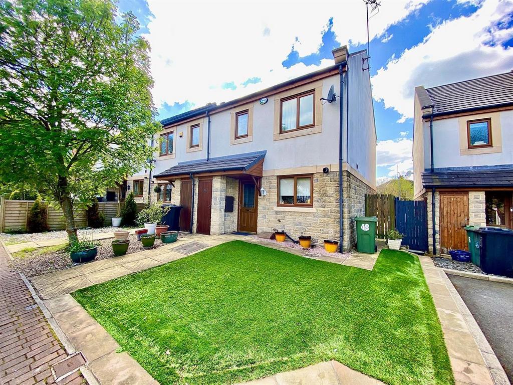 Greenlea Court, Huddersfield 3 bed house for sale £175,000